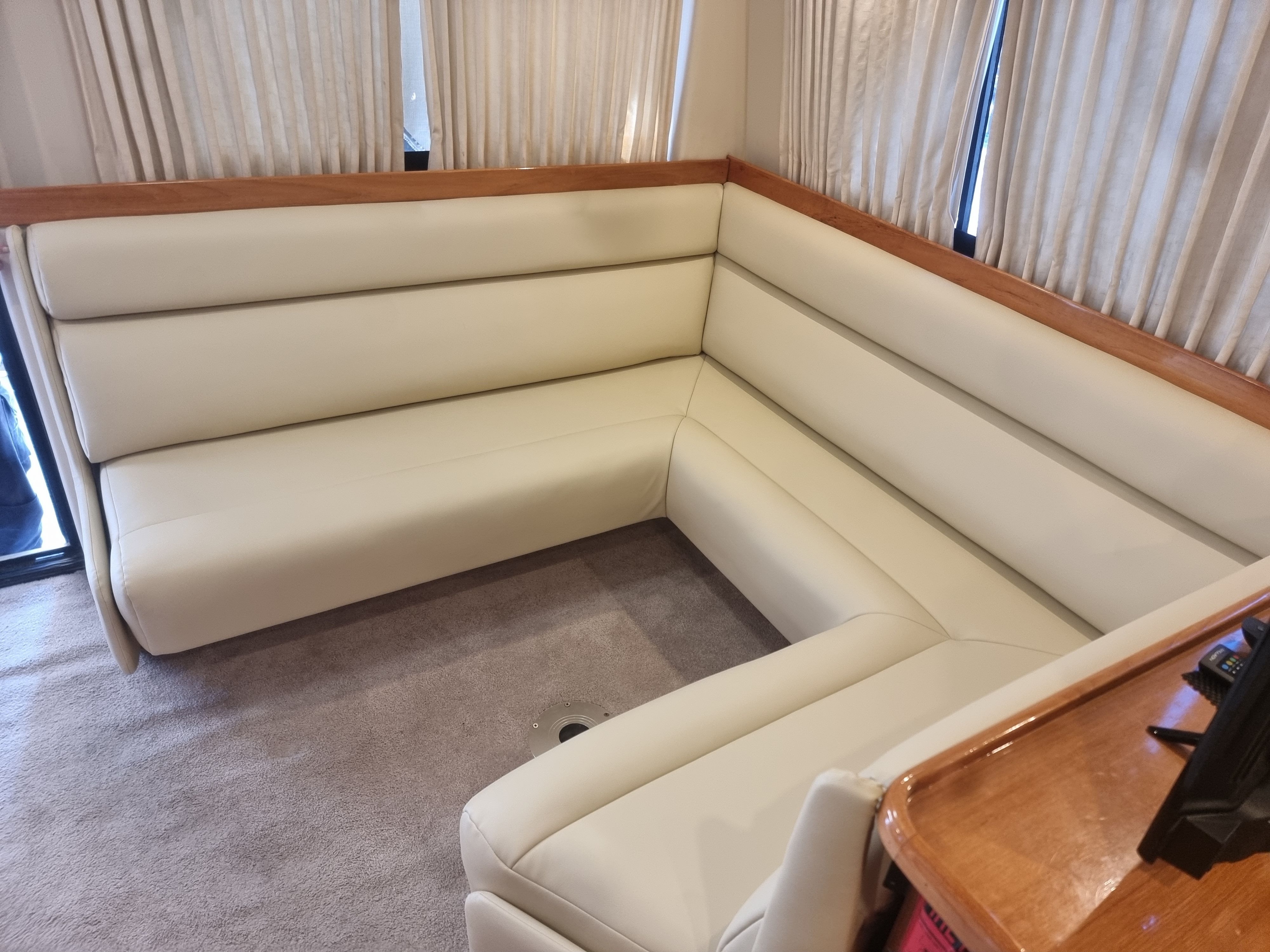 Recover extra seat; Recover Dinette in Novatex Vinyl — photo